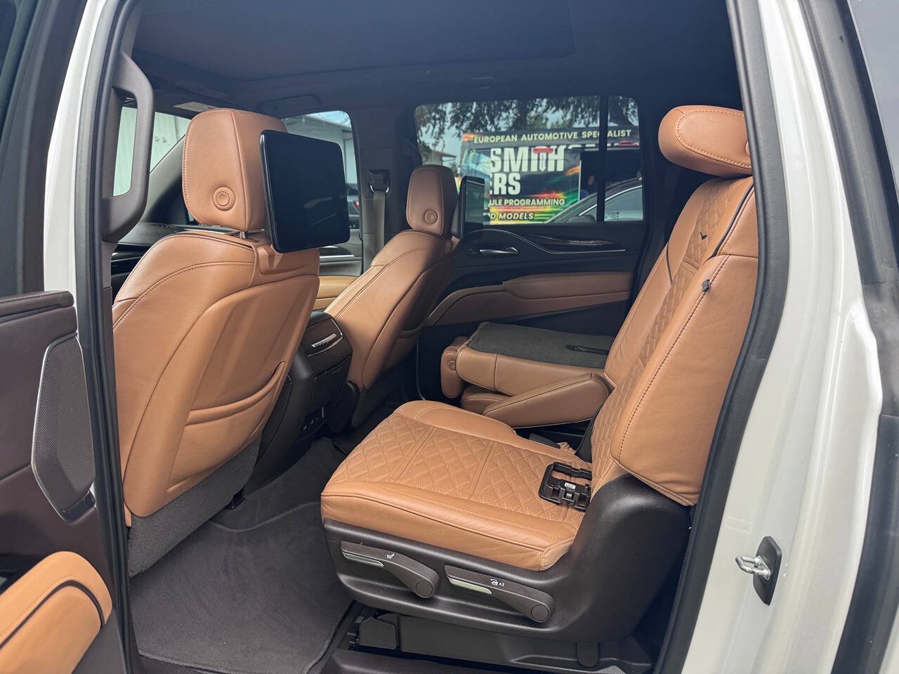 Used 2021 Cadillac Escalade ESV Sport RWD image 6