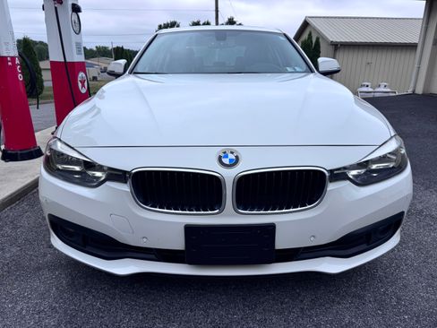 Used 2017 BMW 320i Sedan RWD image 3