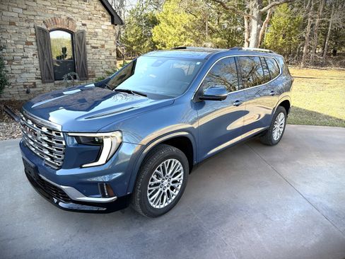 Used 2025 GMC Acadia Denali image 1