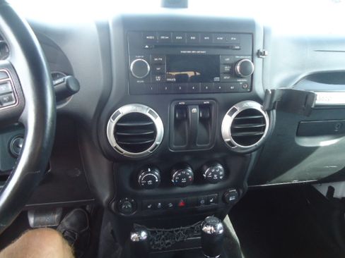 Used 2012 Jeep Wrangler 4WD Rubicon image 13