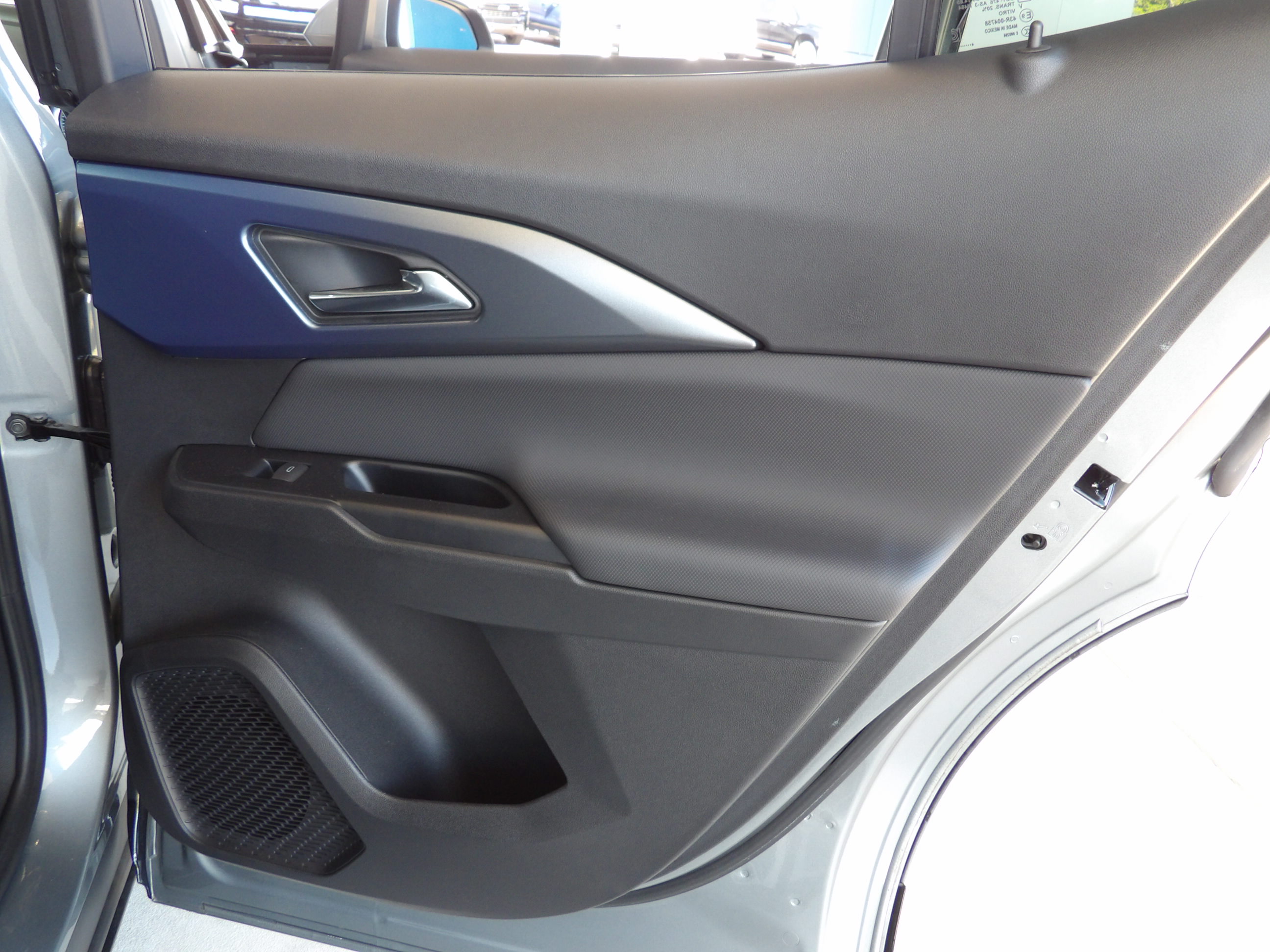 Used 2024 Chevrolet Equinox EV FWD LT w/ 3LT image 24
