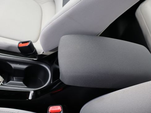 Used 2022 Toyota Corolla LE image 29