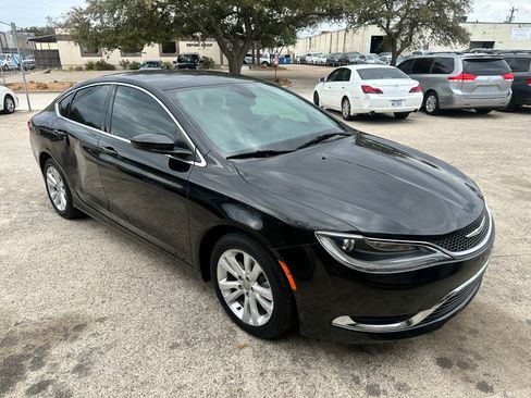 Used 2016 Chrysler 200 Limited image 2