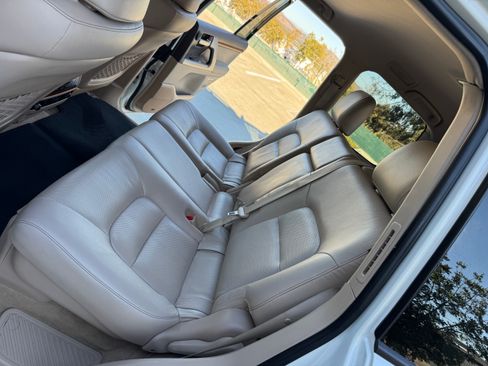 Used 2015 Toyota Land Cruiser image 26