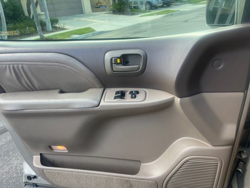 Used 2001 Toyota Sienna XLE FWD image 19