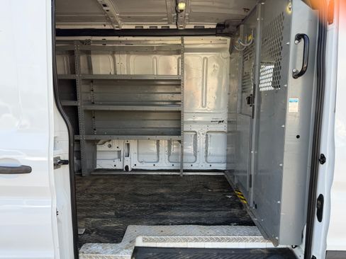 Used 2018 Ford Transit 250 RWD image 10