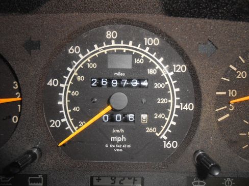 Used 1994 Mercedes-Benz E 320 image 25