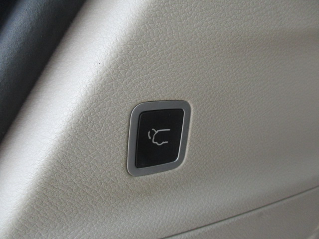 Used 2018 Chrysler Pacifica Touring-L FWD image 32