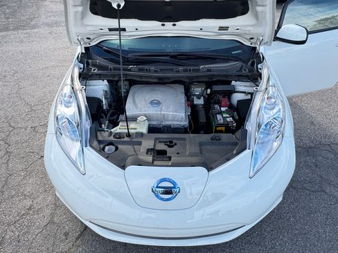 Used 2013 Nissan Leaf S image 25