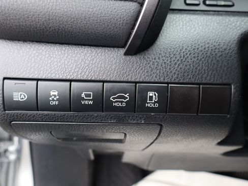 Used 2020 Toyota Camry XLE image 21