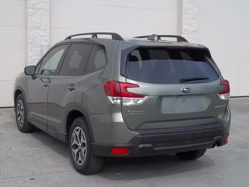 Used 2020 Subaru Forester Premium image 6