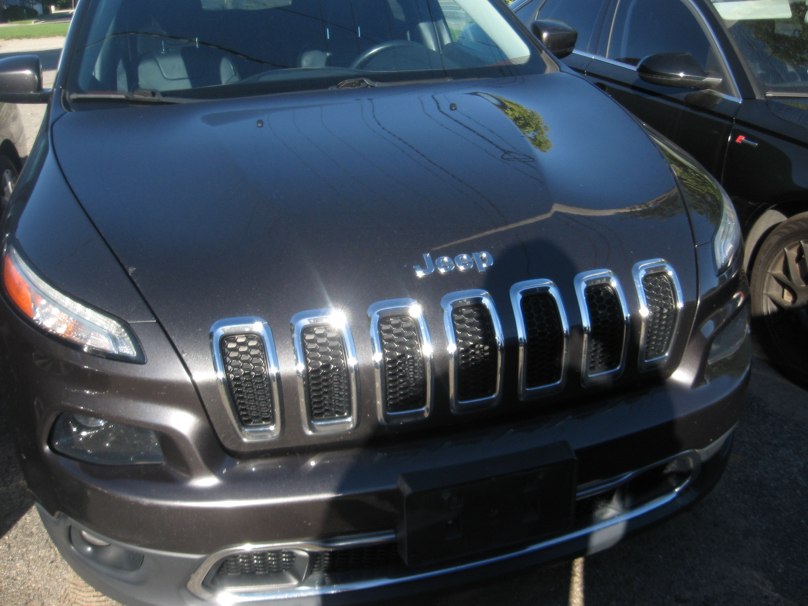 Used 2016 Jeep Cherokee 4WD Limited image 2