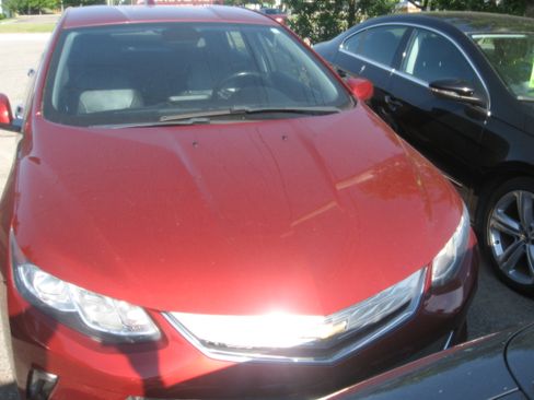 Used 2018 Chevrolet Volt LT FWD image 2