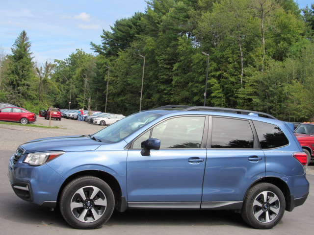 Used 2017 Subaru Forester 2.5i Premium AWD/4WD image 3