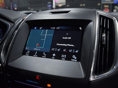 Used 2018 Ford Edge Titanium image 29