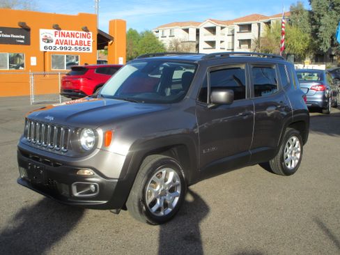 Used 2017 Jeep Renegade Latitude image 17