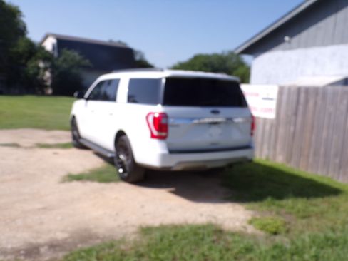 Used 2019 Ford Expedition Max 4WD XLT image 3