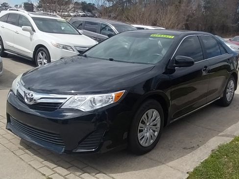 Used 2013 Toyota Camry L image 1
