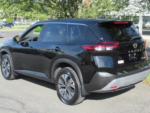 Used 2021 Nissan Rogue SV image 6