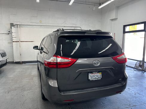 Used 2017 Toyota Sienna LE image 6