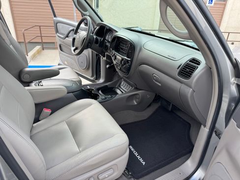Used 2006 Toyota Sequoia SR5 image 29