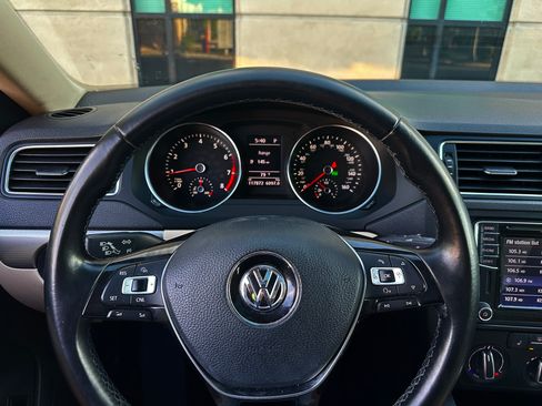 Used 2017 Volkswagen Jetta SEL w/ Cold Weather Package FWD image 38