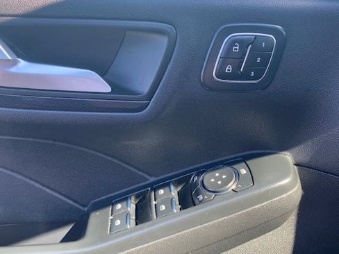 Used 2023 Ford Escape AWD ST-Line Elite Hybrid image 21