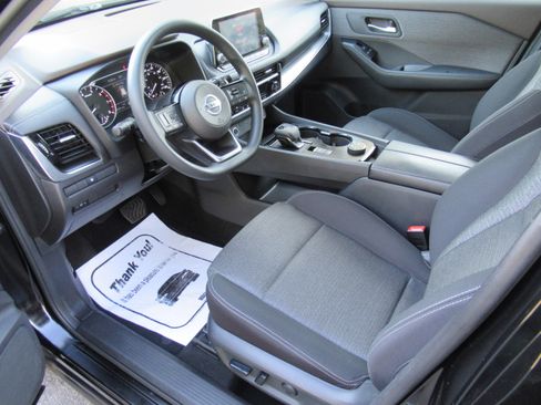 Used 2021 Nissan Rogue SV image 9