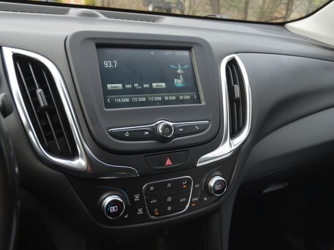 Used 2018 Chevrolet Equinox LT AWD/4WD image 15