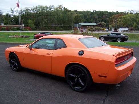 Used 2014 Dodge Challenger R/T Plus image 4