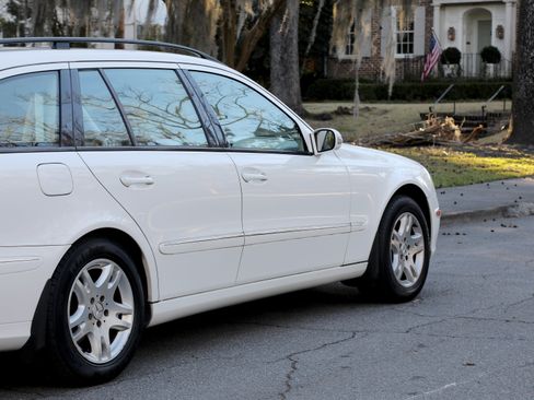 Used 2004 Mercedes-Benz E 320 Wagon image 4