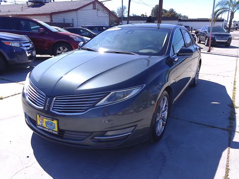Used 2015 Lincoln MKZ image 2