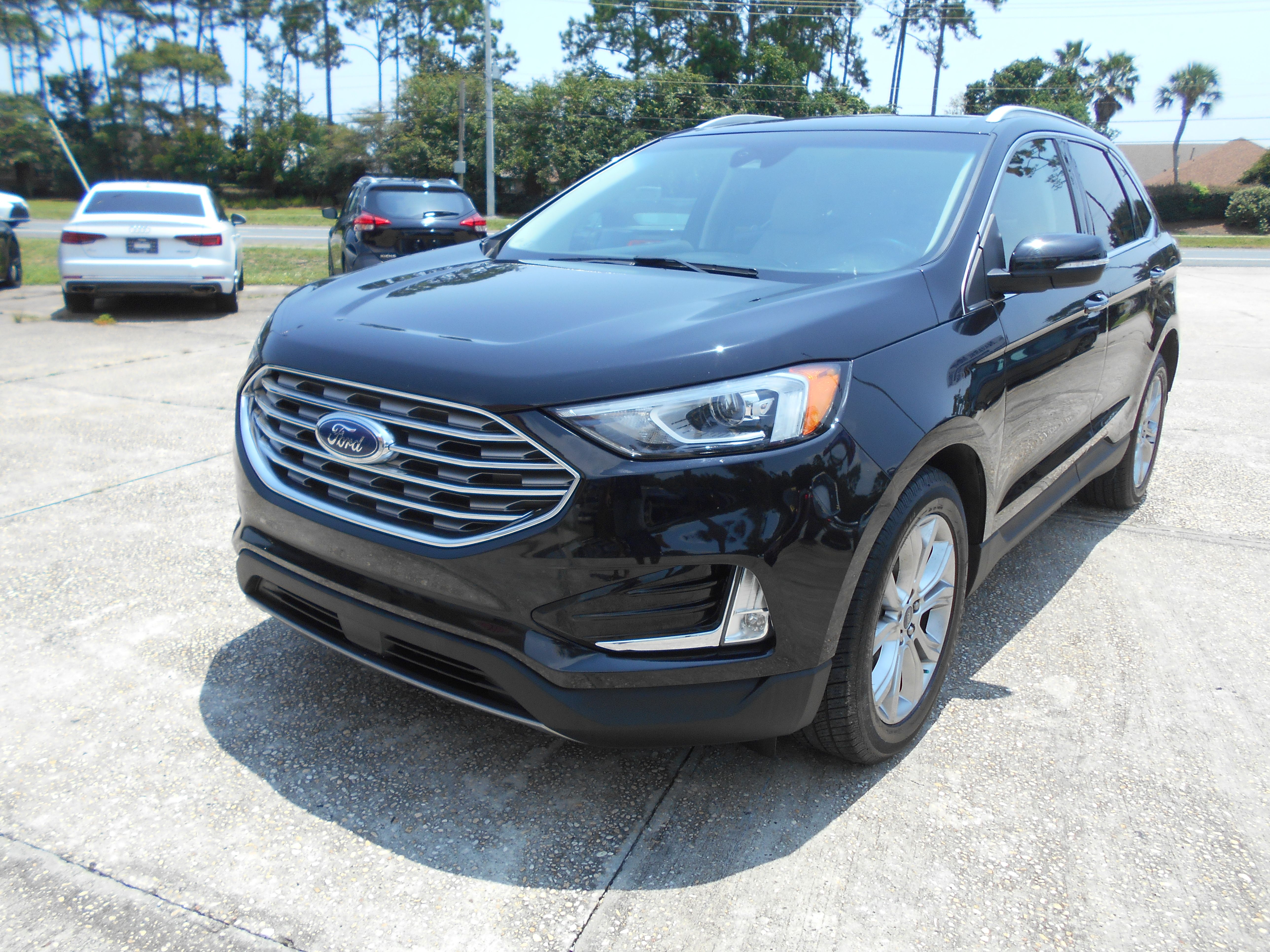 Used 2019 Ford Edge Titanium FWD image 3