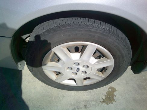 Used 2005 Ford Taurus SE image 6