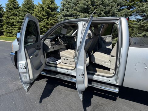 Used 2013 Chevrolet Silverado 2500 LTZ AWD/4WD image 12