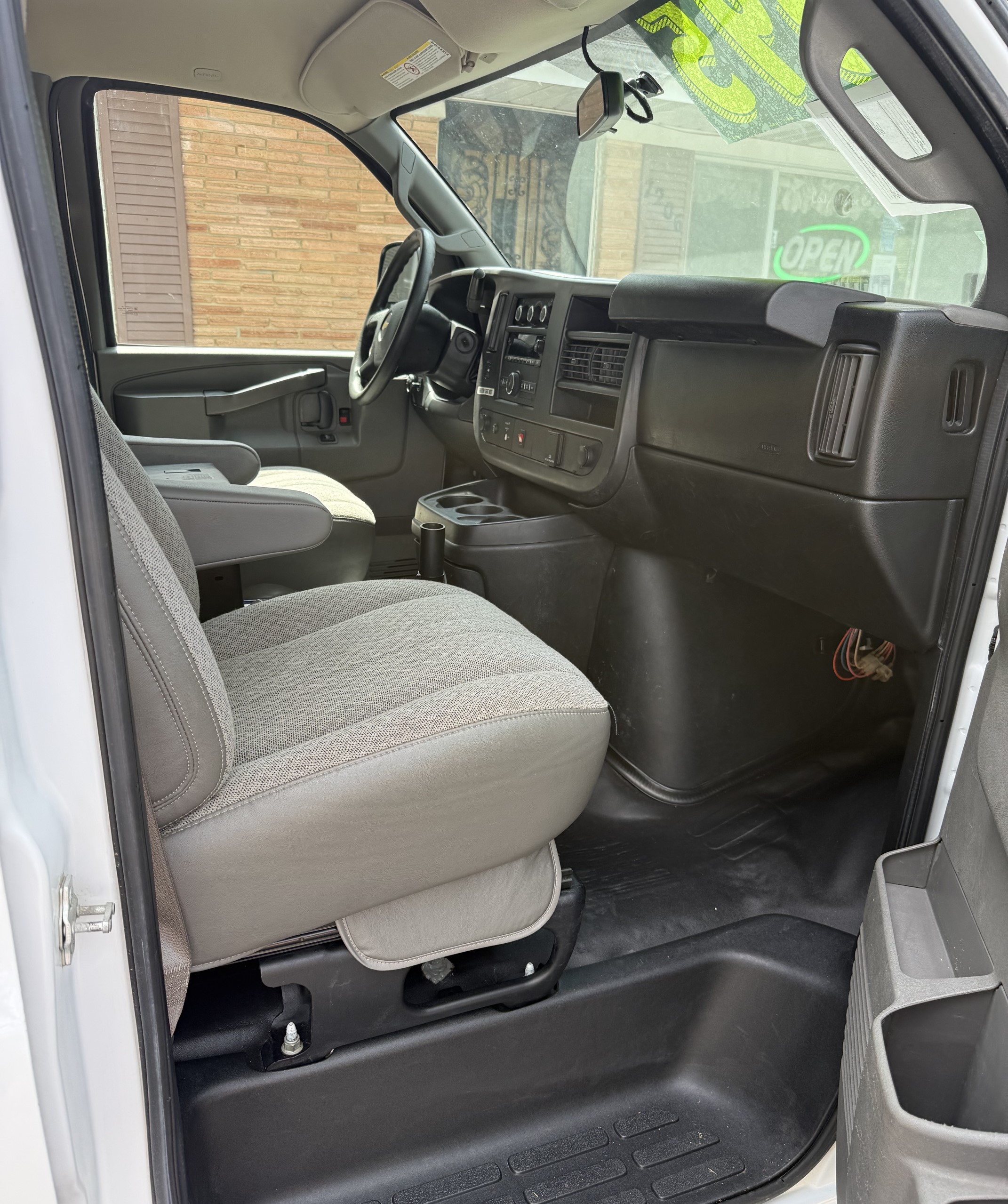 Used 2017 Chevrolet Express 2500 UNAVAIL RWD image 7