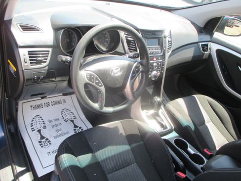 Used 2016 Hyundai Elantra GT Hatchback w/ Style Package FWD image 5