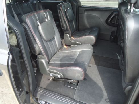 Used 2018 Dodge Grand Caravan GT image 4