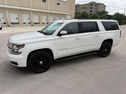 Used 2015 Chevrolet Suburban LS RWD image 25