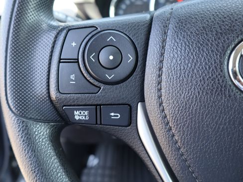 Used 2016 Toyota Corolla LE image 21