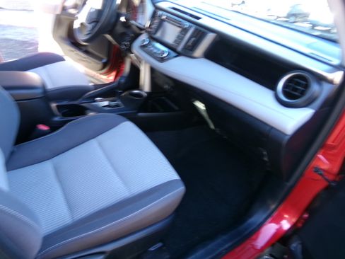 Used 2013 Toyota RAV4 XLE image 18