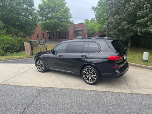 Used 2021 BMW X7 M50i image 5