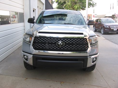 Used 2020 Toyota Tundra SR5 image 2