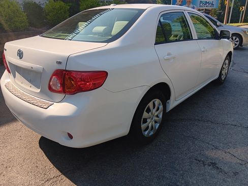 Used 2010 Toyota Corolla LE image 3