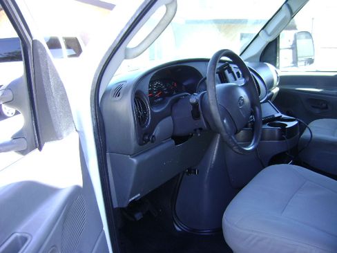 Used 2006 Ford E-350 and Econoline 350 image 10