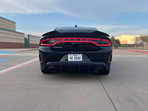 Used 2018 Dodge Charger Daytona Scat Pack RWD image 12