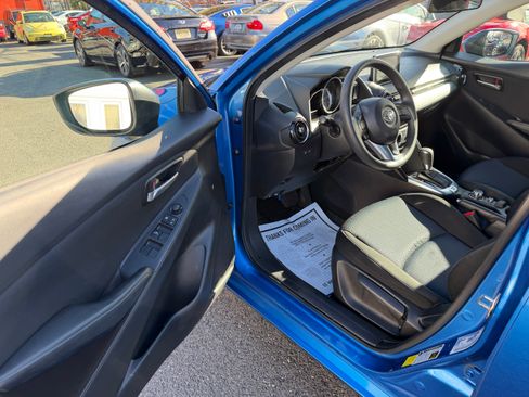 Used 2017 Toyota Yaris iA image 2