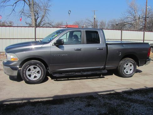 Used 2012 RAM 1500 SLT image 1