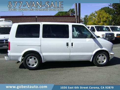 Used 2005 GMC Safari image 1