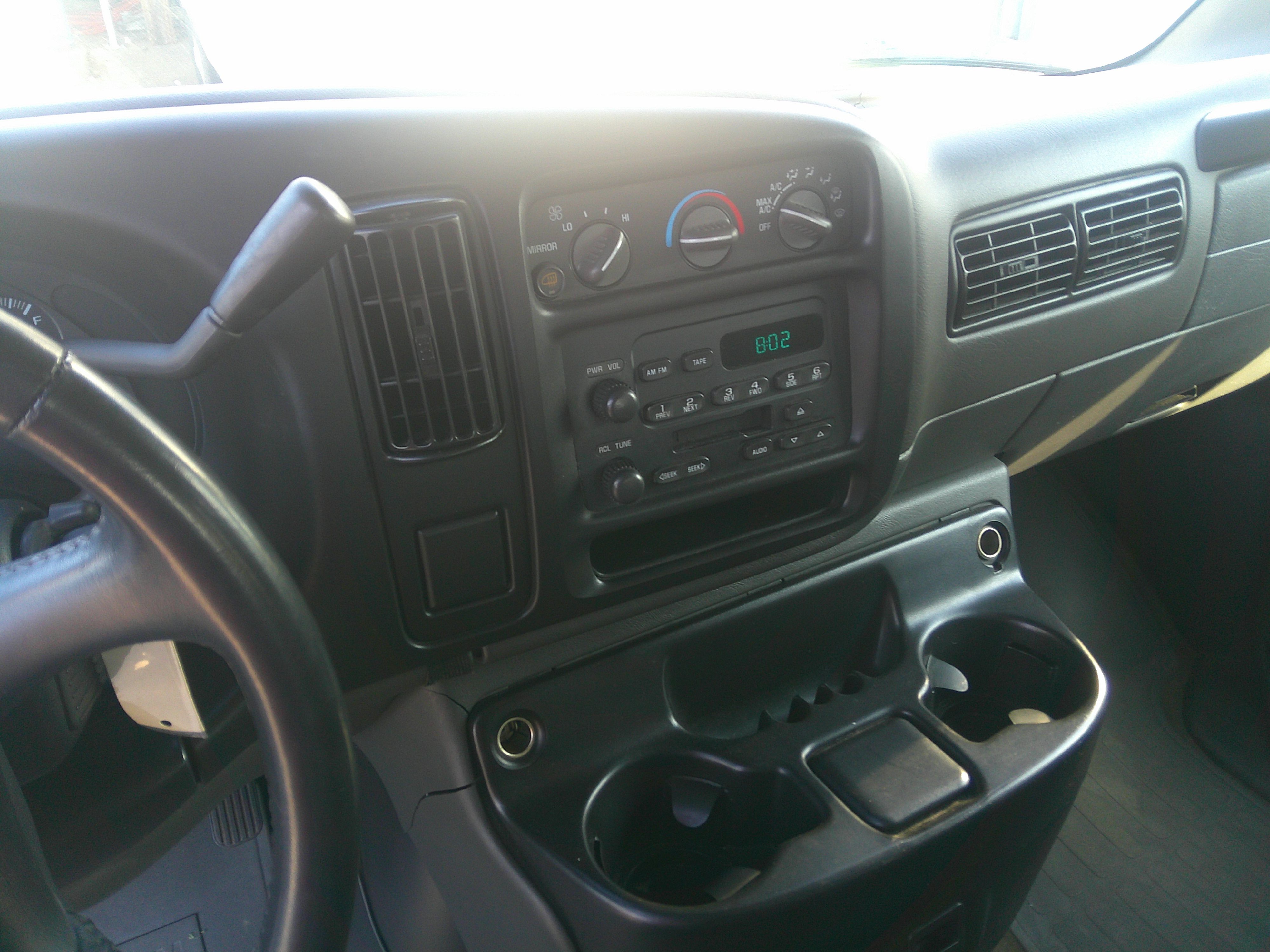 Used 2002 GMC Savana 3500 Extended Passenger RWD image 4
